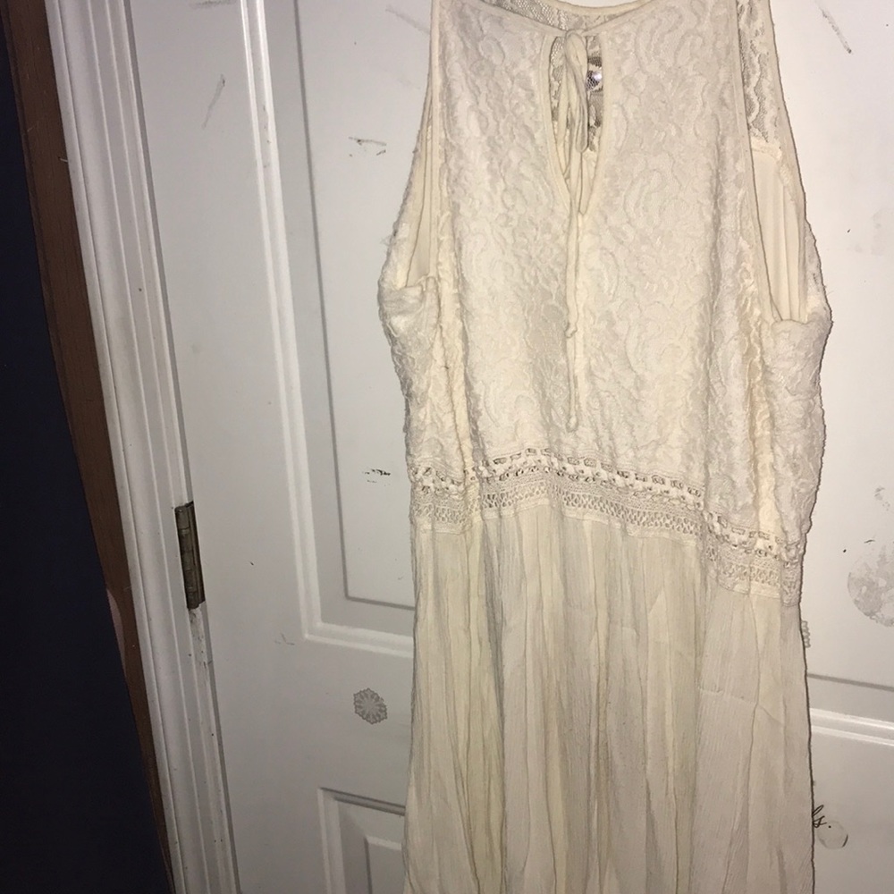 Dress - Picture 2 of 8